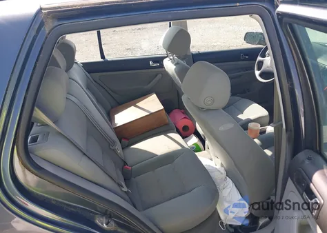 2005 Volkswagen Golf Gls z USA, uszkodzony, nr VIN 9BWGL61JX54010069